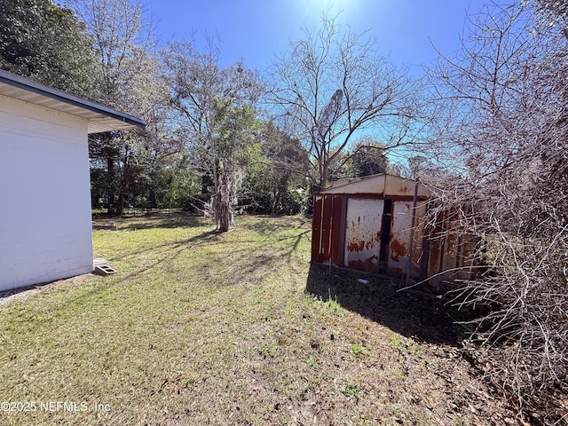 view of yard featuring an outbuilding and a shed