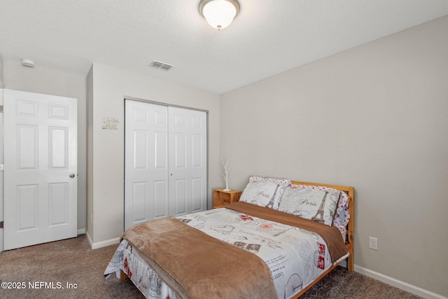 bedroom featuring a closet, carpet flooring, visible vents, and baseboards