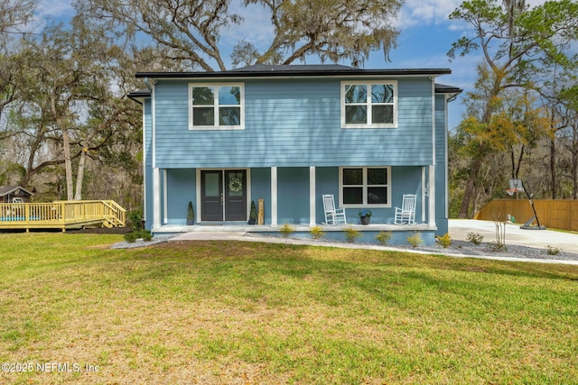 view of front of property featuring a porch and a front yard