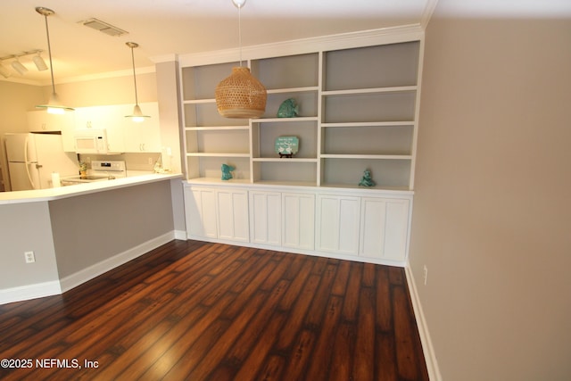 spare room featuring dark wood-style floors, visible vents, ornamental molding, and baseboards