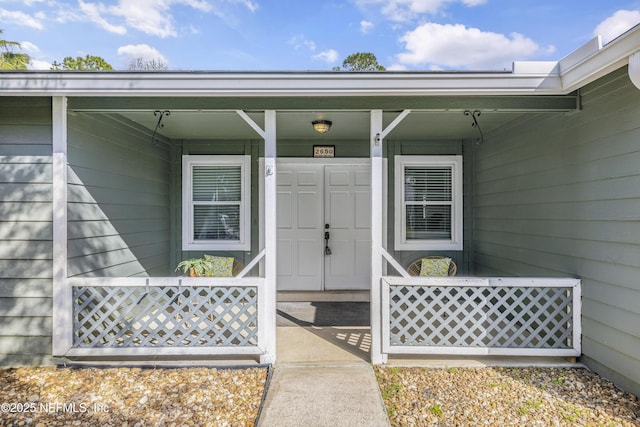 entrance to property featuring a porch