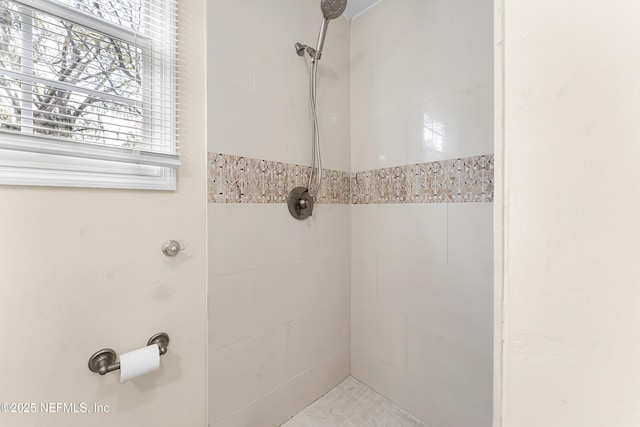 bathroom featuring a tile shower