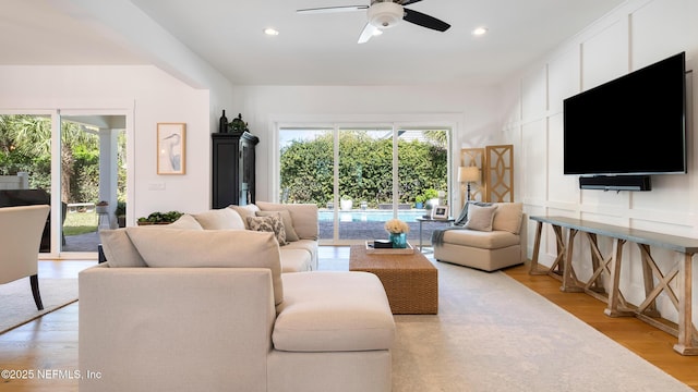 living room featuring light wood-style flooring, recessed lighting, a healthy amount of sunlight, and ceiling fan