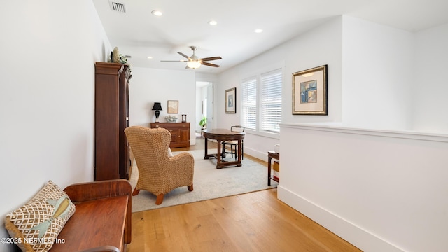 living area featuring light wood finished floors, visible vents, baseboards, recessed lighting, and a ceiling fan