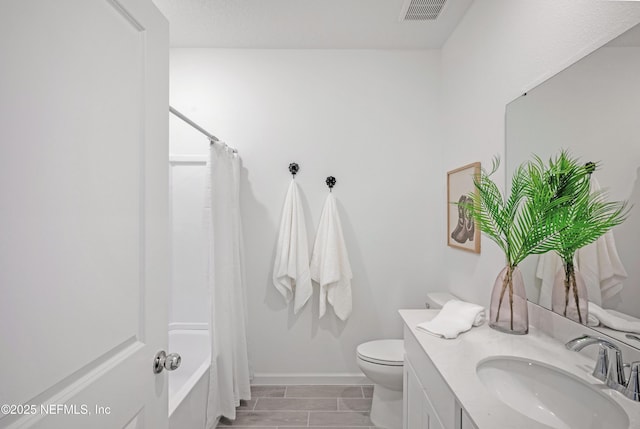 full bath featuring visible vents, toilet, vanity, and baseboards