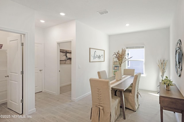 dining area featuring baseboards, recessed lighting, visible vents, and light wood-type flooring