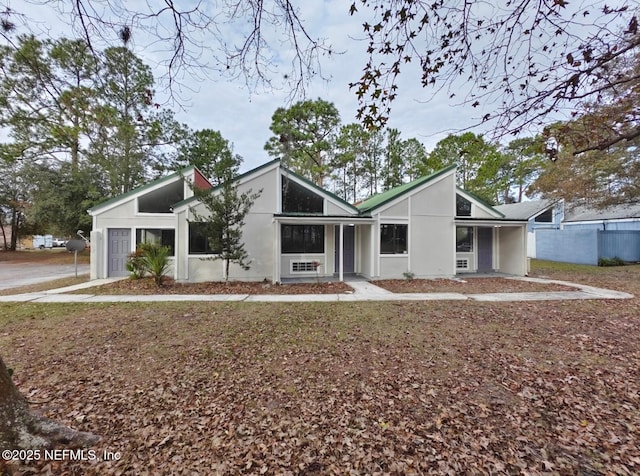 mid-century home featuring stucco siding