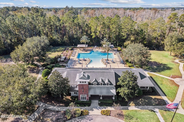 birds eye view of property featuring a wooded view