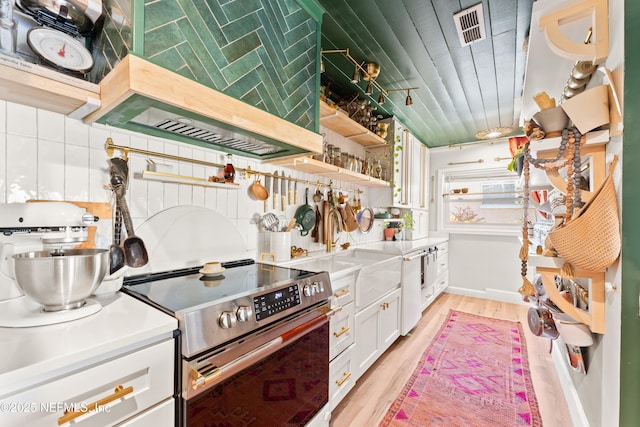 kitchen with stainless steel range with electric stovetop, visible vents, open shelves, and backsplash