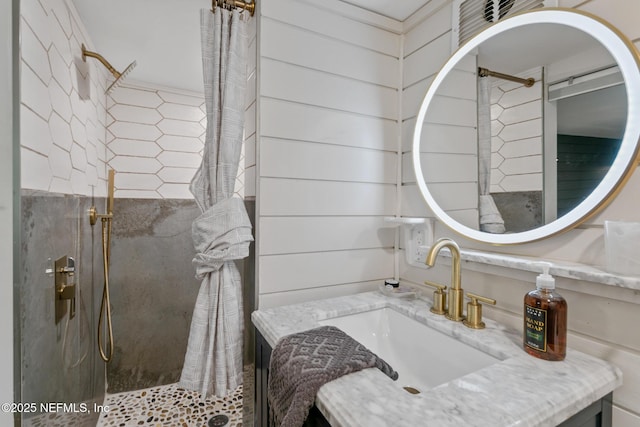 bathroom with a shower with curtain and vanity