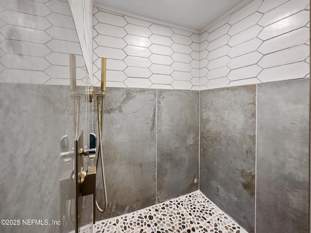 full bath featuring tiled shower