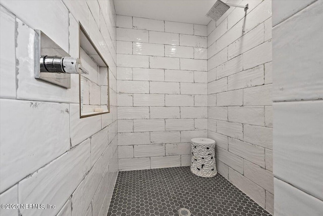 full bath featuring tiled shower