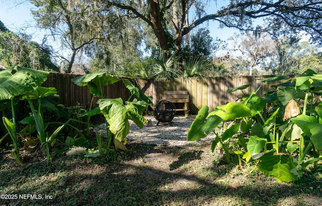 view of yard featuring fence