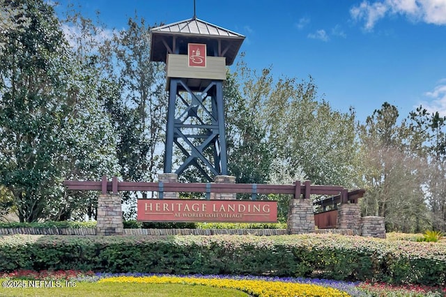 view of community / neighborhood sign