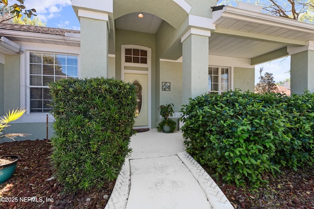 view of exterior entry featuring stucco siding