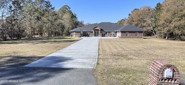 view of front facade with a front yard