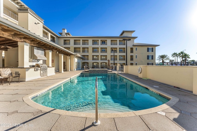 525 3rd St N Unit 303, Jacksonville Beach, FL 32250 - community pool featuring a patio, grilling area, and an outdoor kitchen