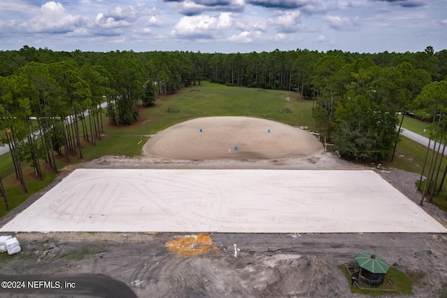 birds eye view of property featuring a forest view