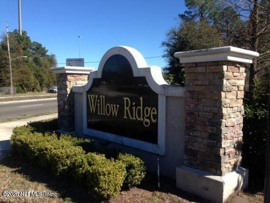 view of community / neighborhood sign