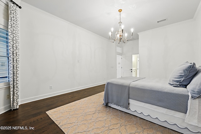 bedroom featuring wood finished floors, baseboards, visible vents, ornamental molding, and a notable chandelier