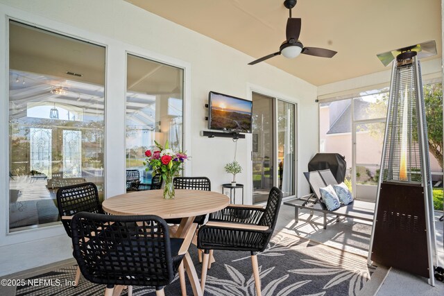 sunroom featuring visible vents and a ceiling fan