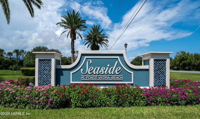 view of community / neighborhood sign