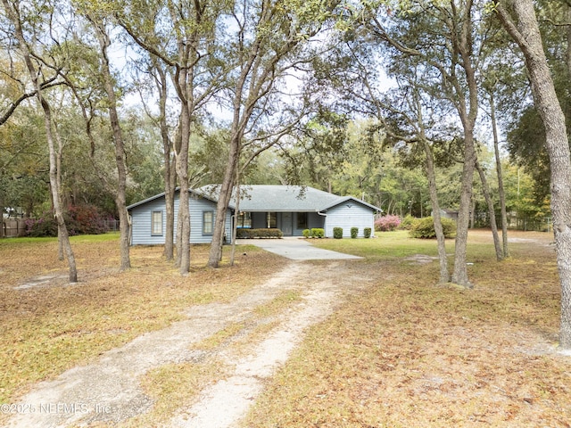 ranch-style home featuring driveway