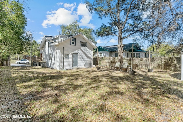 810 Calvert St, Jacksonville, FL 32208 - back of property with fence and a lawn