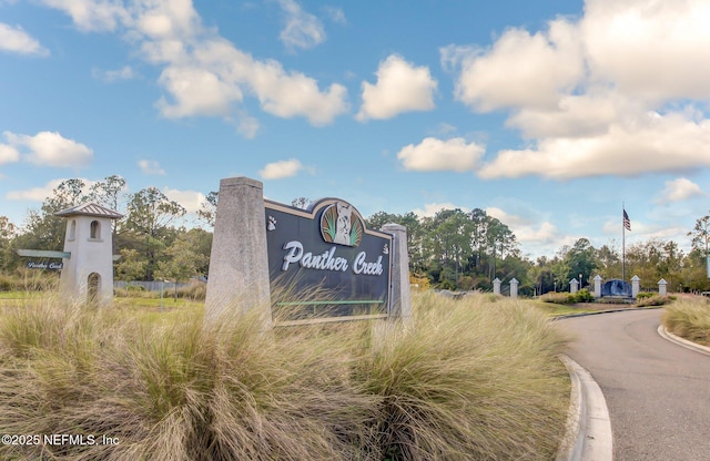 view of community / neighborhood sign