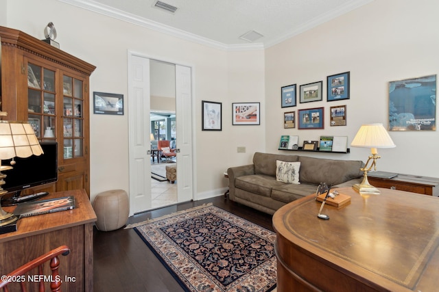 861998 N Hampton Club Way, Fernandina Beach, FL 32034 - living area featuring baseboards, visible vents, crown molding, and wood finished floors