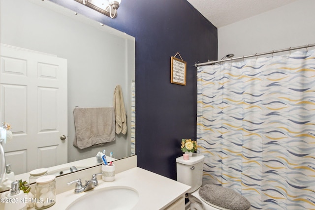 full bathroom featuring vanity, curtained shower, toilet, and a textured ceiling