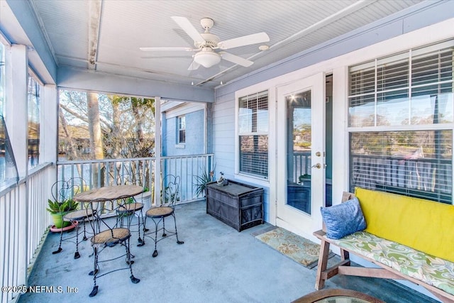 sunroom featuring ceiling fan