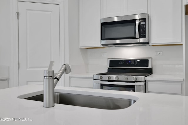 251 Pinzon Pl, Saint Augustine, FL 32095 - kitchen featuring appliances with stainless steel finishes, white cabinetry, and light countertops