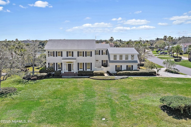 view of front of home featuring a front yard and stucco siding