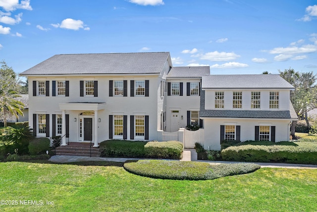 view of front of property with a front yard