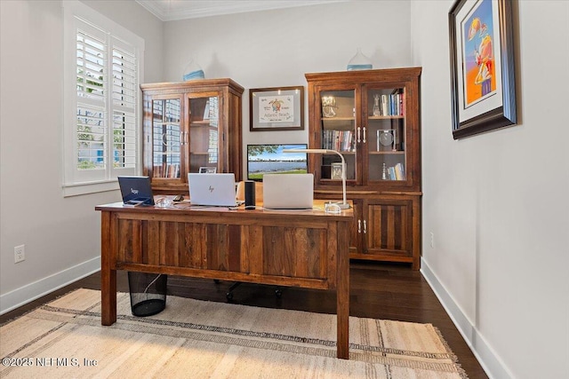 office area with crown molding, wood finished floors, and baseboards