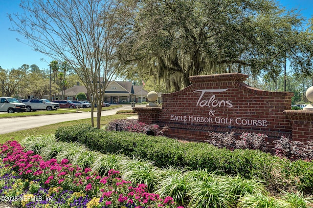 view of community / neighborhood sign