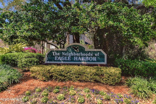 view of community / neighborhood sign