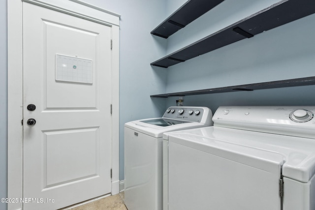 laundry room with laundry area and independent washer and dryer