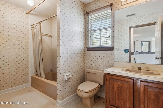 bathroom featuring wallpapered walls, shower / bath combo with shower curtain, toilet, and visible vents