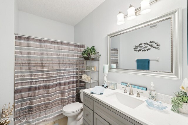 full bath with a shower with curtain, a textured ceiling, vanity, and toilet
