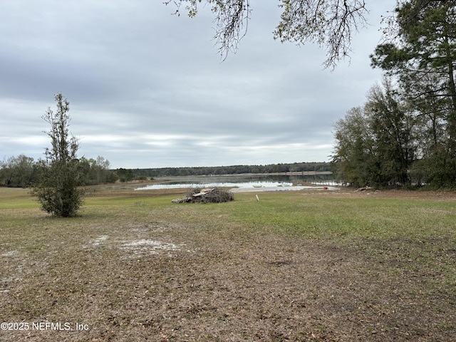 view of yard featuring a water view