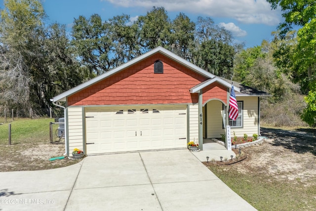 view of front of property with driveway