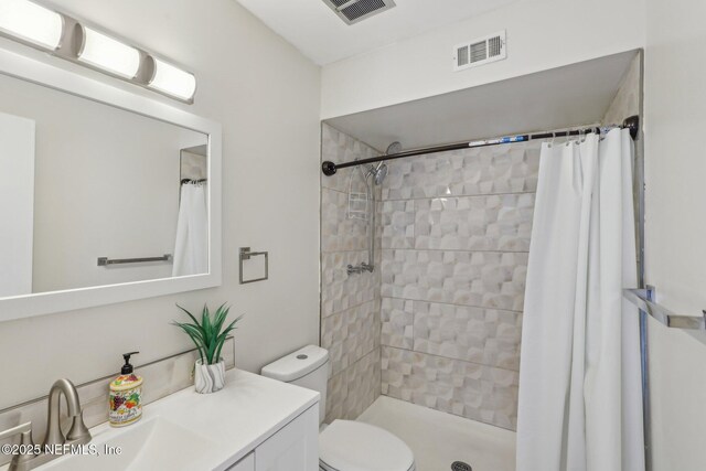 5400 La Moya Ave Unit 16, Jacksonville, FL 32210 - full bath featuring visible vents, toilet, tiled shower, and vanity