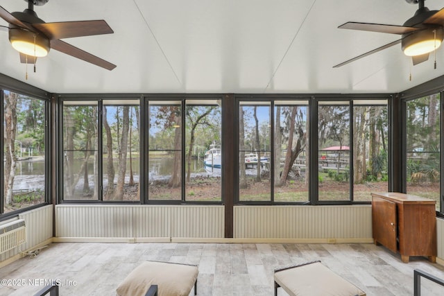 5400 La Moya Ave Unit 16, Jacksonville, FL 32210 - unfurnished sunroom featuring a ceiling fan
