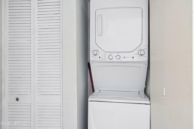 laundry room with laundry area and stacked washer and dryer