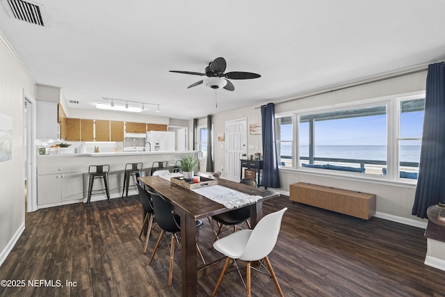 dining area with visible vents, baseboards, radiator heating unit, dark wood-style floors, and a ceiling fan