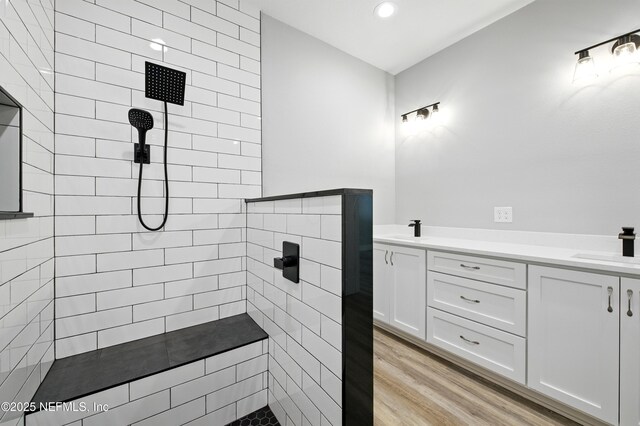 207 Palmetto Ave N, Florahome, FL 32140 - full bath featuring a tile shower, wood finished floors, a sink, and recessed lighting
