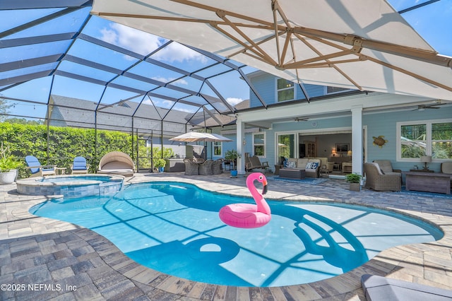 view of swimming pool featuring a pool with connected hot tub, a patio, a lanai, outdoor lounge area, and ceiling fan