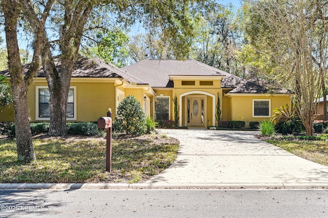 view of front of property with stucco siding and driveway